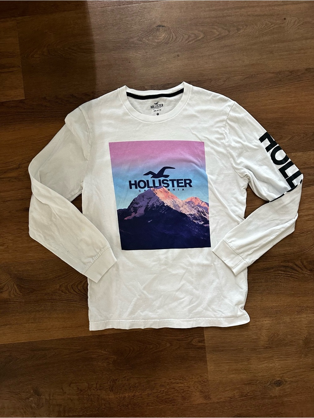 Hollister White Mountain Sunset Graphic Long Sleeve Tee Size M